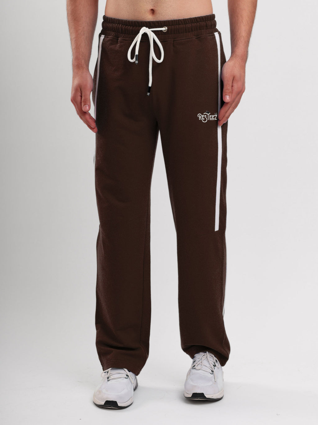 Men Regular Fit Sports Track Pant with Contrast Side Stripe and Drawstring Waist