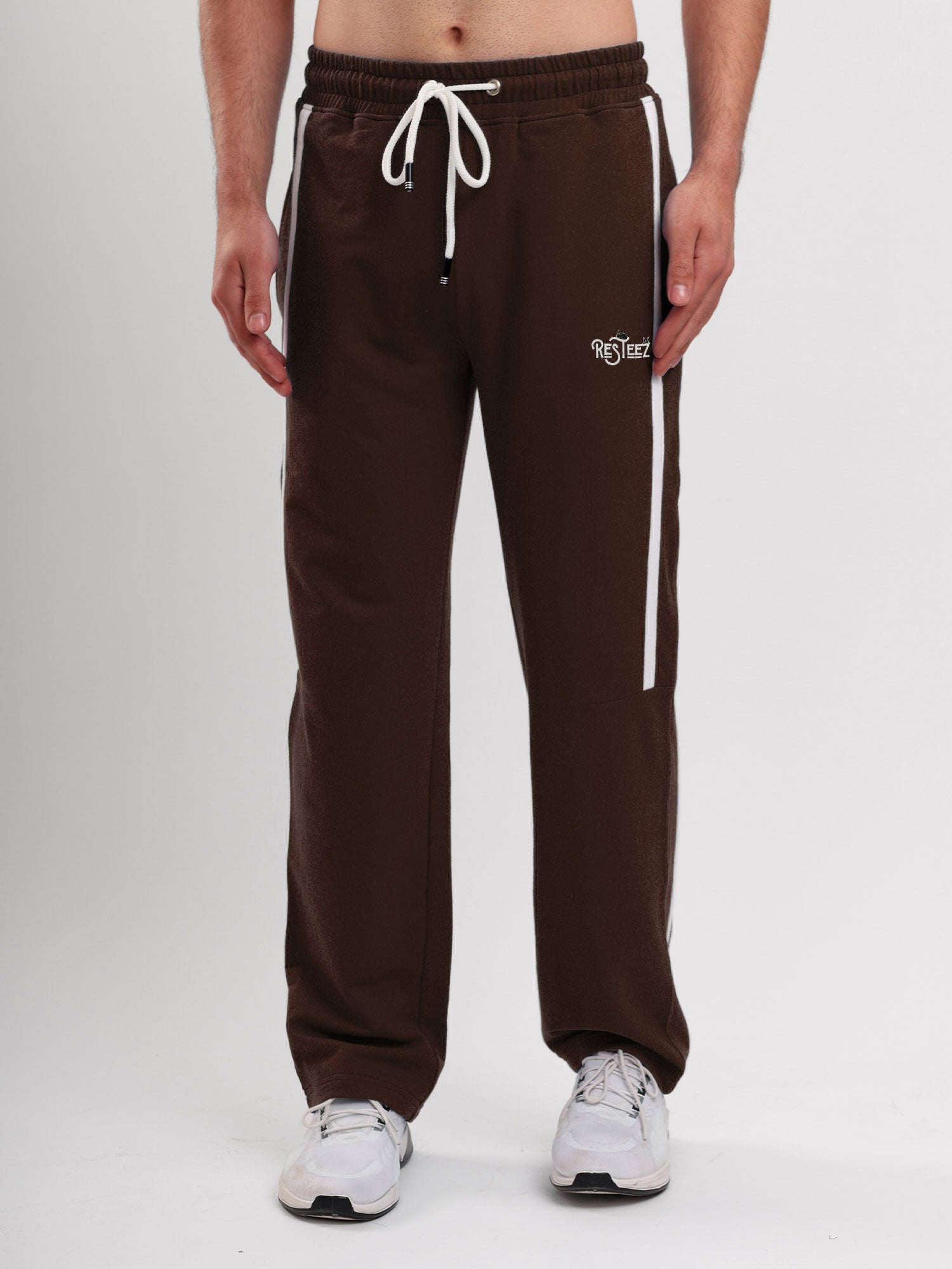 Men Regular Fit Sports Track Pant with Contrast Side Stripe and Drawstring Waist