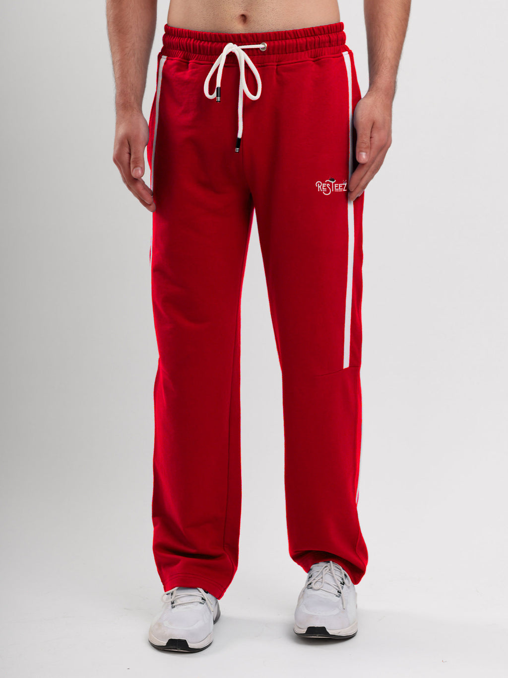 Men Regular Fit Sports Track Pant with Contrast Side Stripe and Drawstring Waist