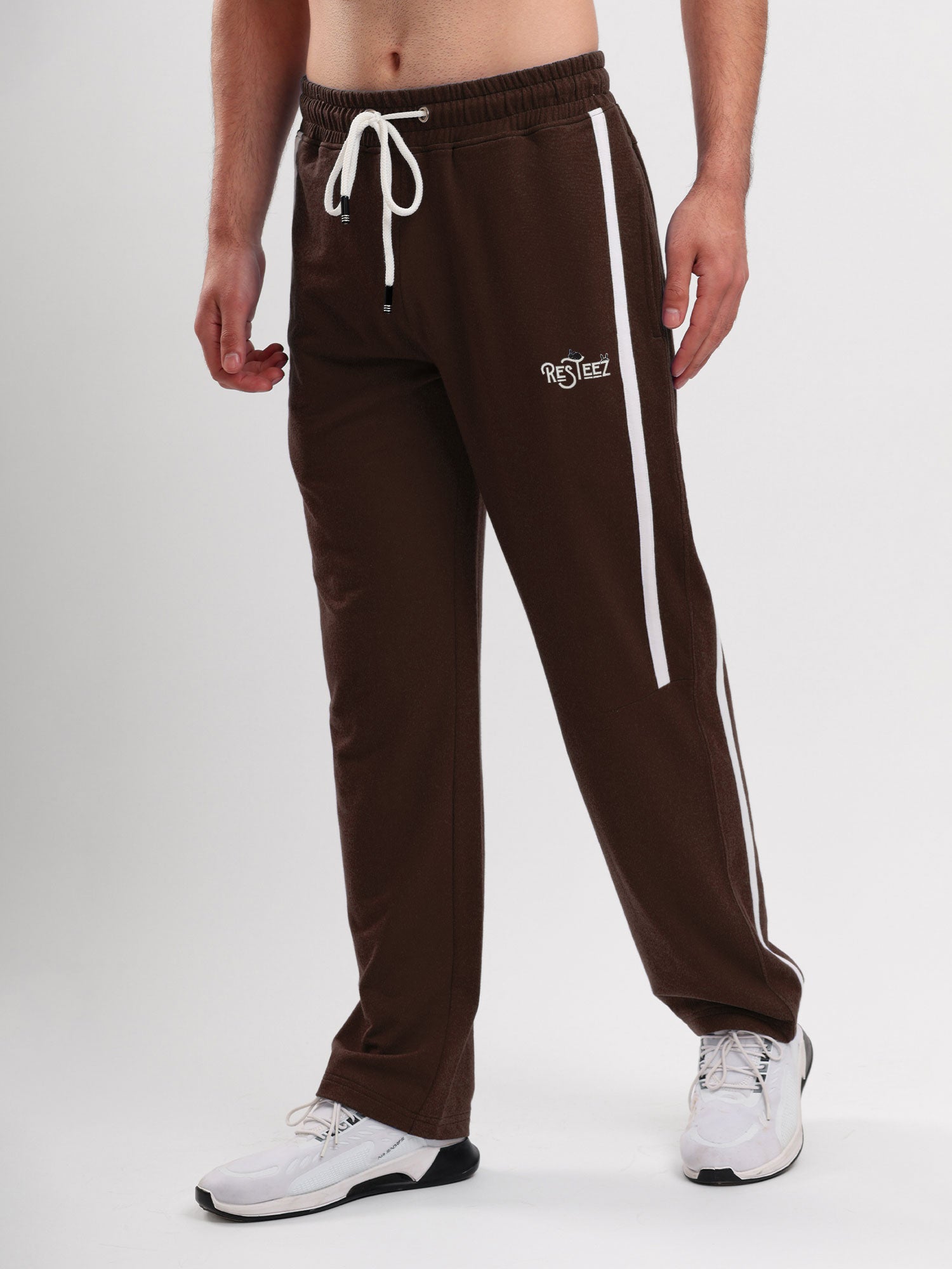 Men Regular Fit Sports Track Pant with Contrast Side Stripe and Drawstring Waist