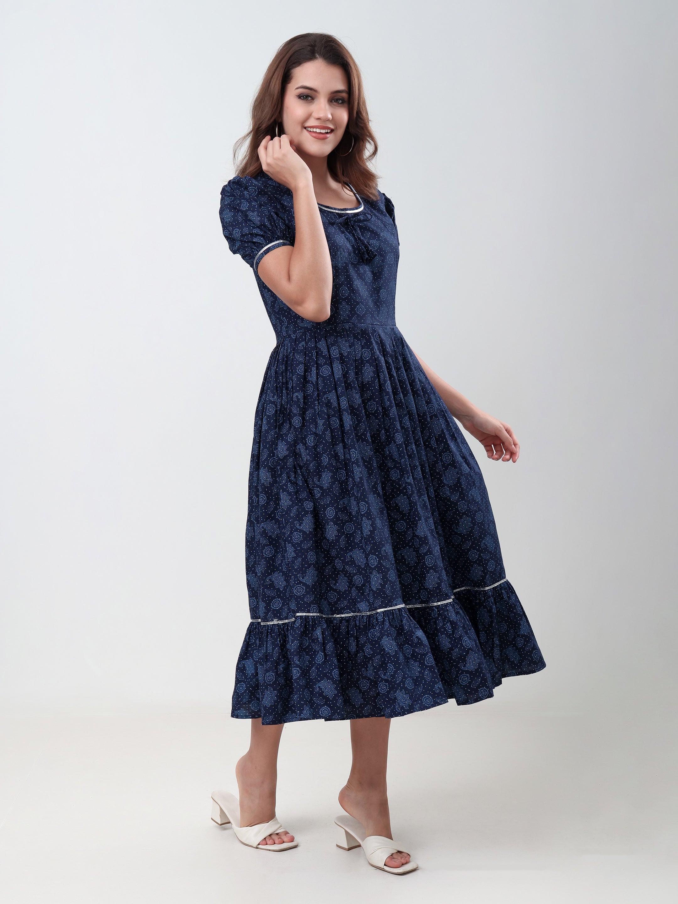 Women's Printed Fit & Flare Midi Dress with Puff Sleeves & Round Neck