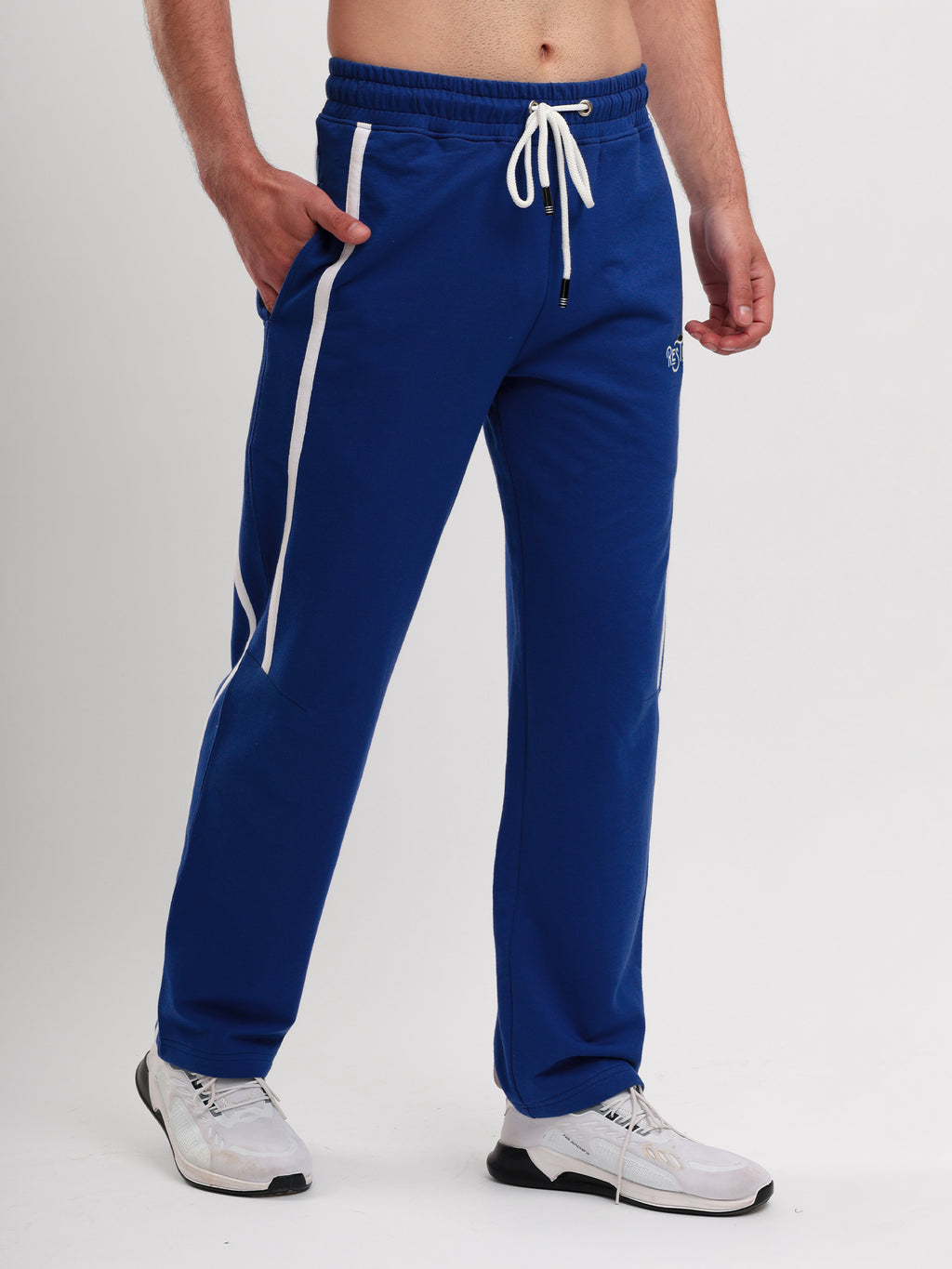 Men Regular Fit Sports Track Pant with Contrast Side Stripe and Drawstring Waist