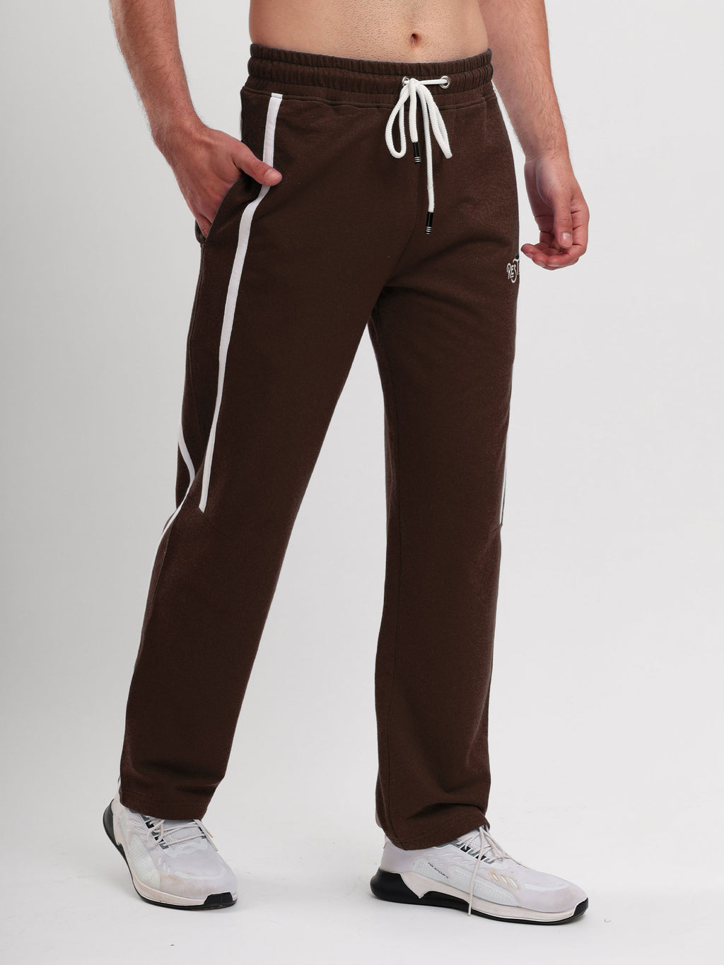 Men Regular Fit Sports Track Pant with Contrast Side Stripe and Drawstring Waist