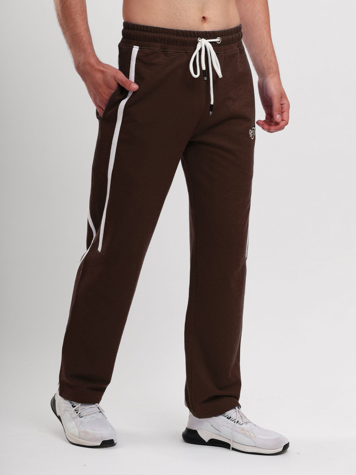Men Regular Fit Sports Track Pant with Contrast Side Stripe and Drawstring Waist