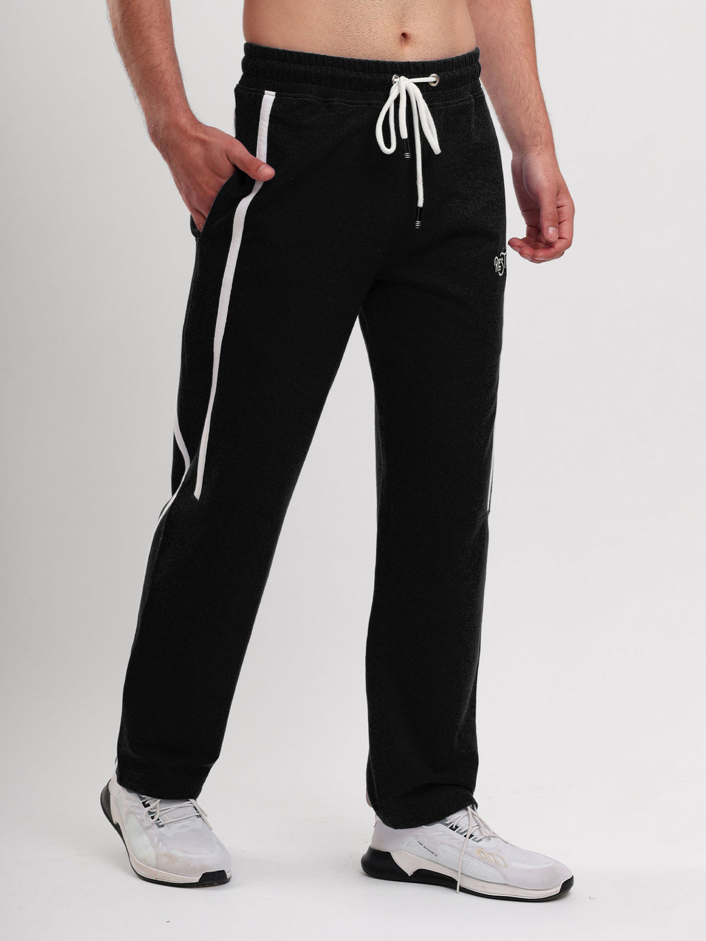 Men Regular Fit Sports Track Pant with Contrast Side Stripe and Drawstring Waist