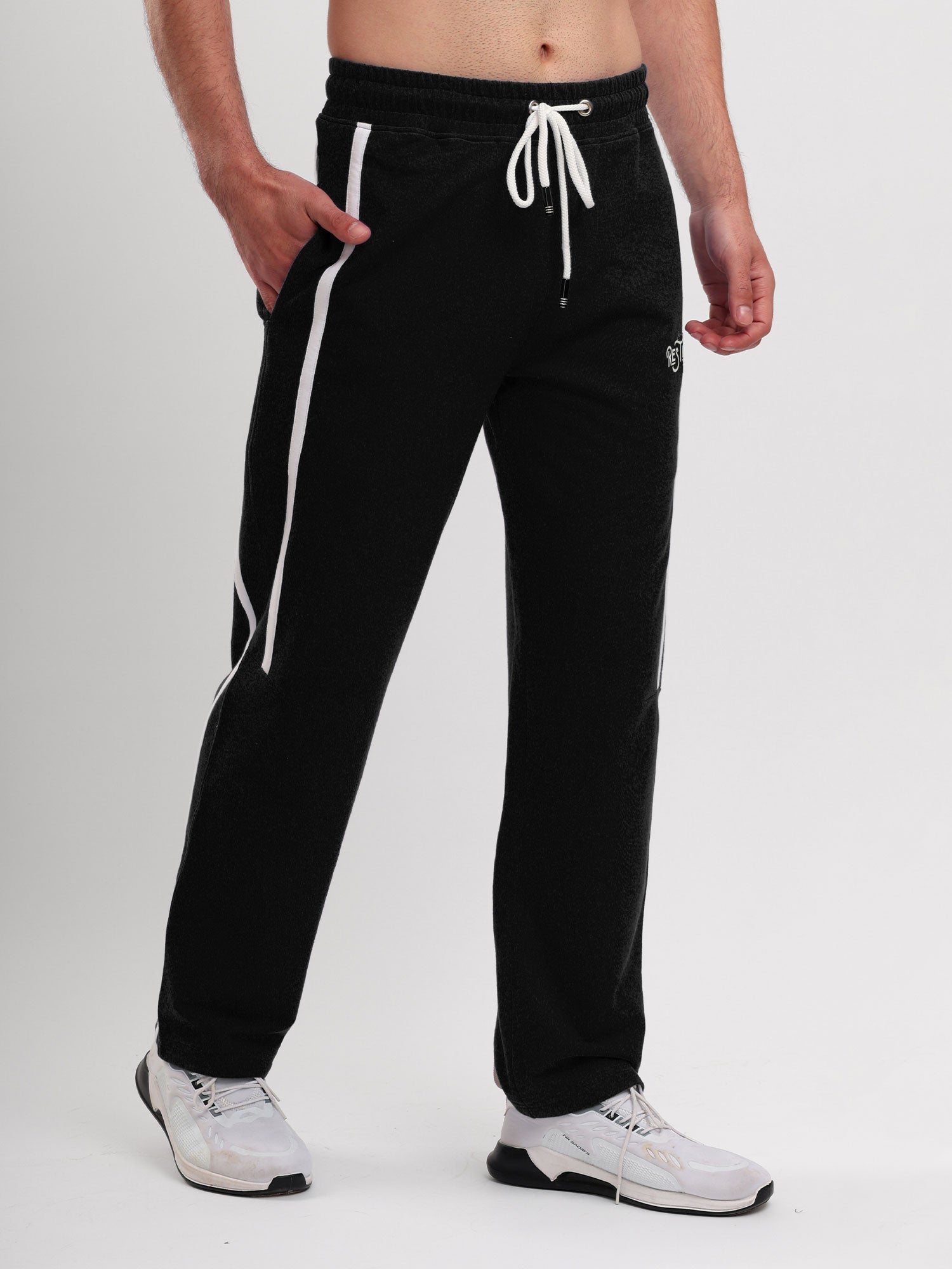 Men Regular Fit Sports Track Pant with Contrast Side Stripe and Drawstring Waist