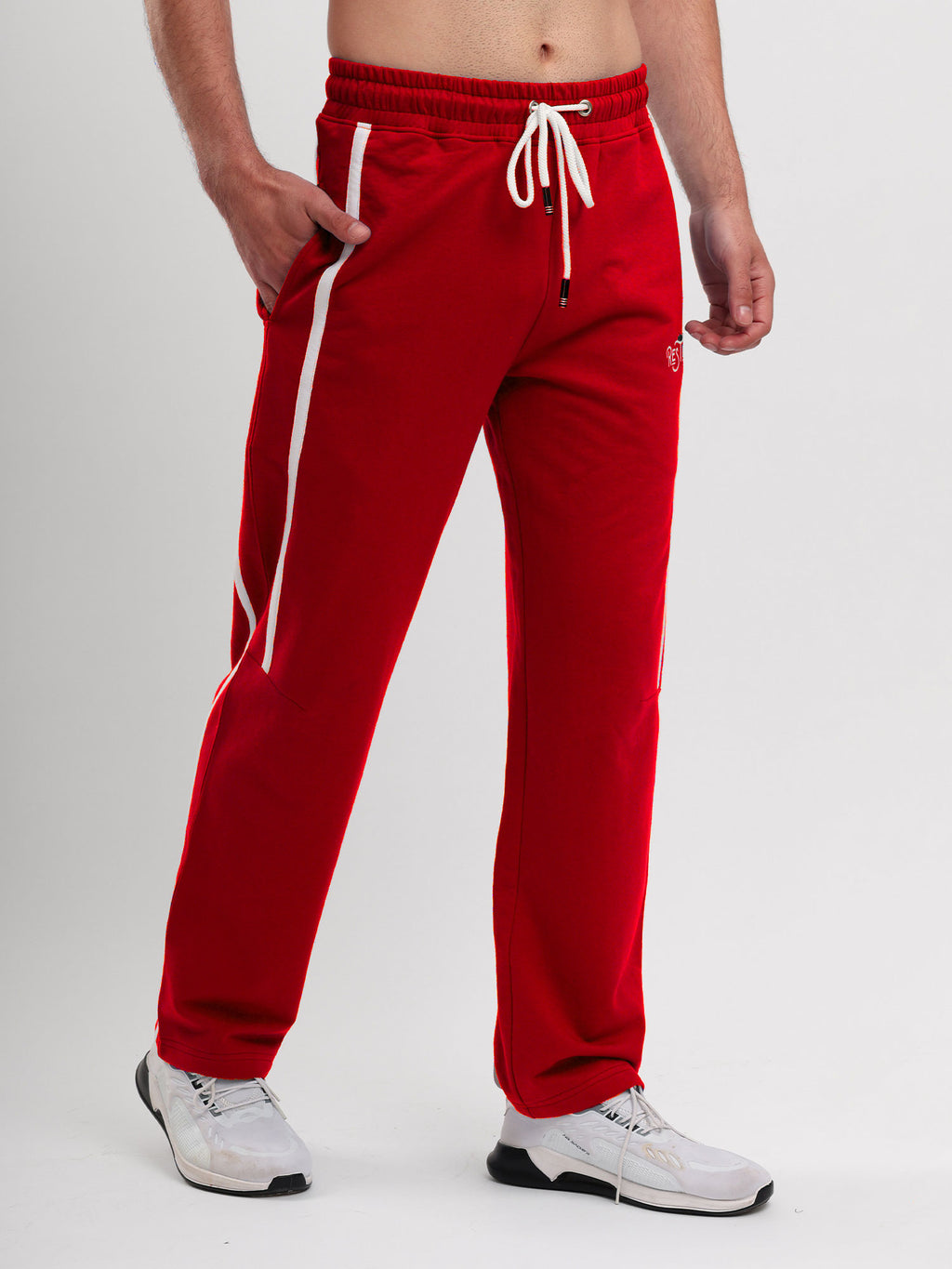 Men Regular Fit Sports Track Pant with Contrast Side Stripe and Drawstring Waist