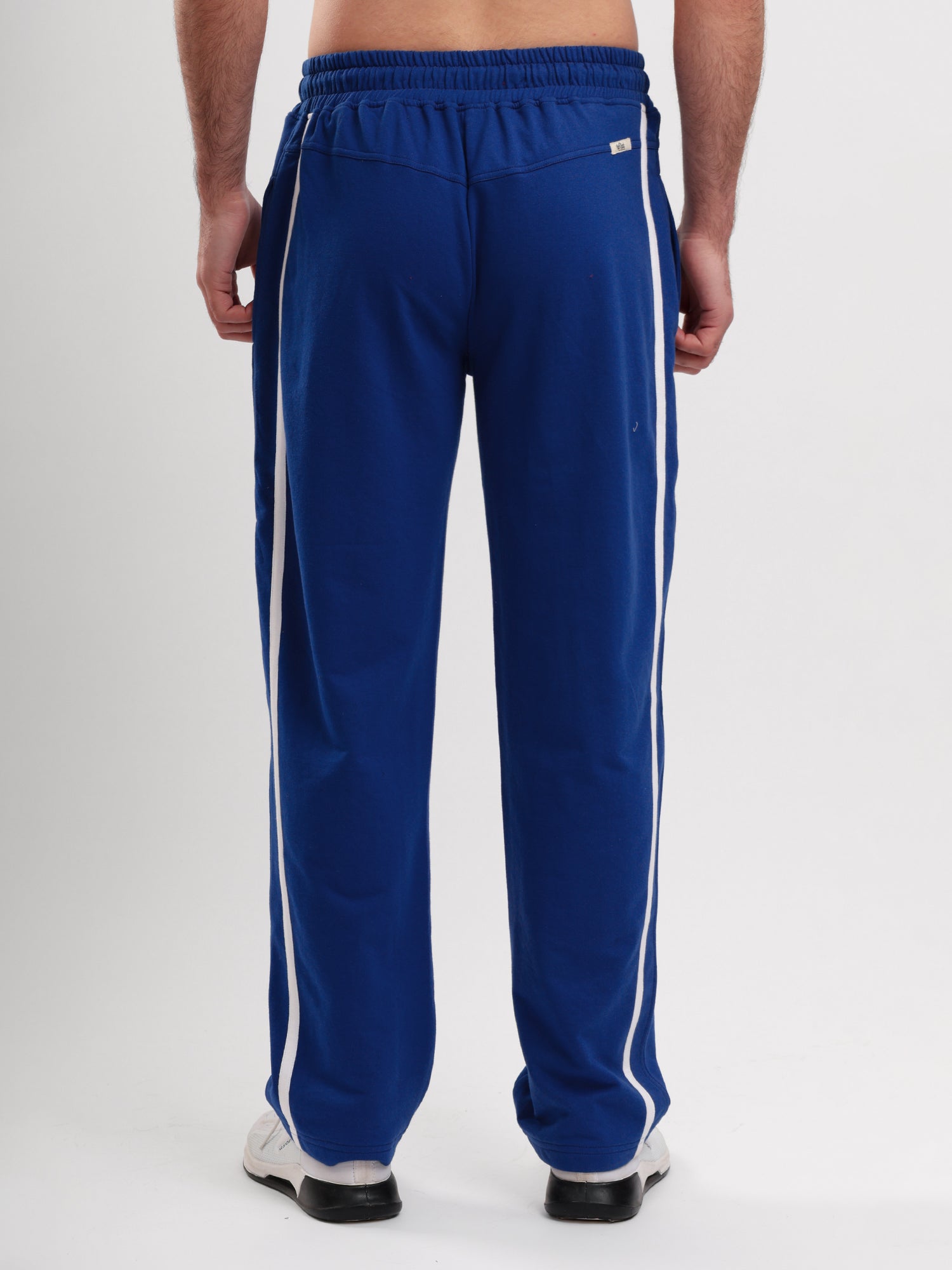 Men Regular Fit Sports Track Pant with Contrast Side Stripe and Drawstring Waist