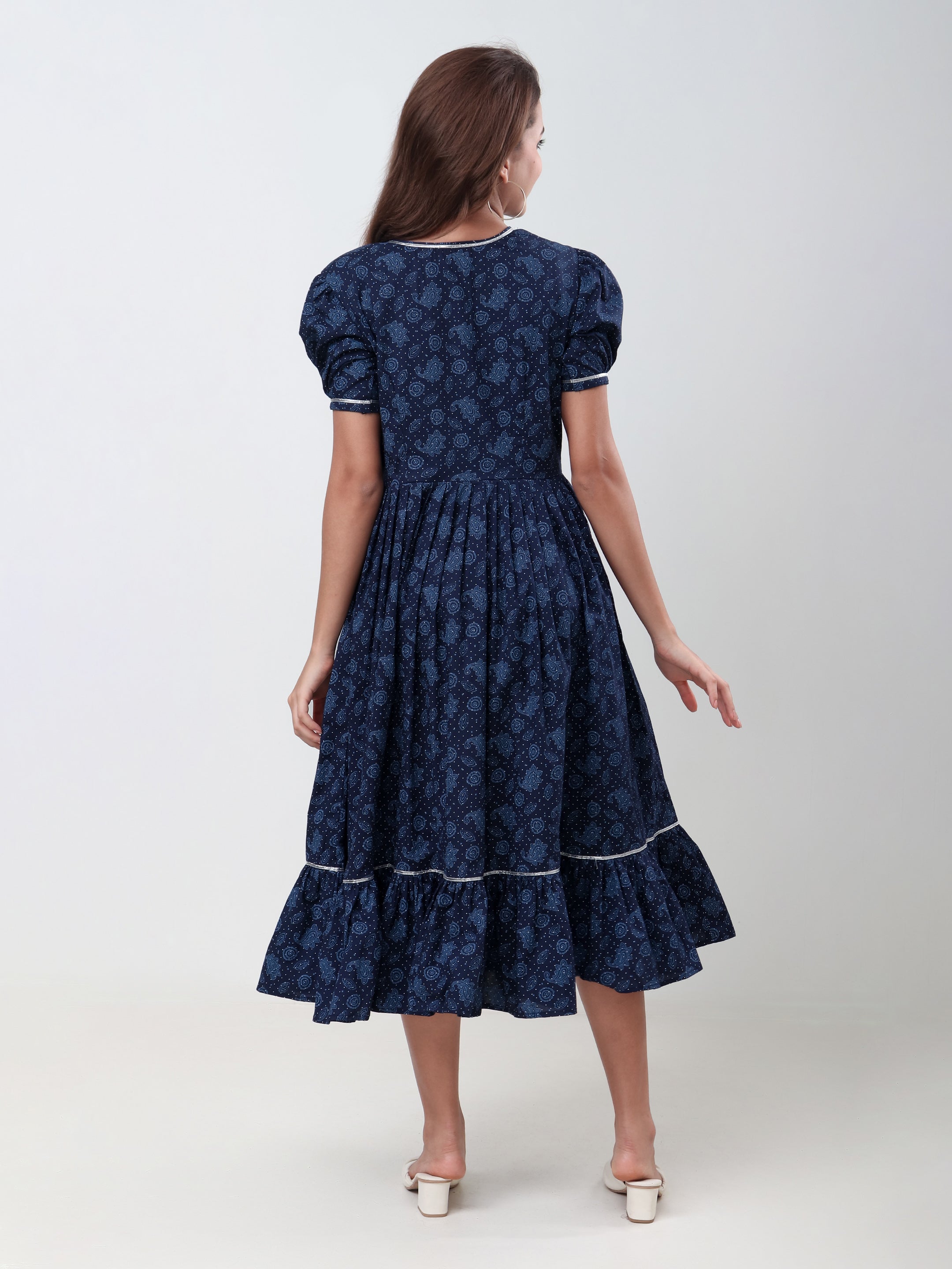 Women's Printed Fit & Flare Midi Dress with Puff Sleeves & Round Neck