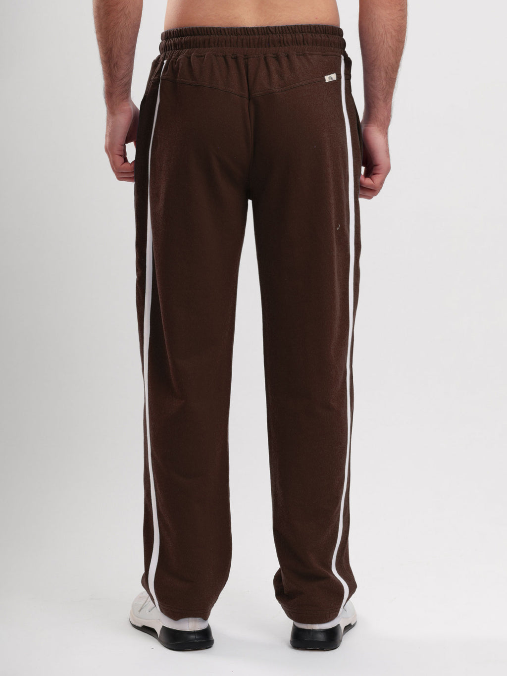 Men Regular Fit Sports Track Pant with Contrast Side Stripe and Drawstring Waist