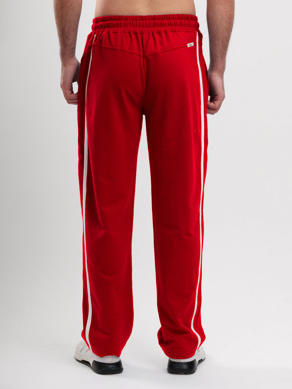 Men Regular Fit Sports Track Pant with Contrast Side Stripe and Drawstring Waist