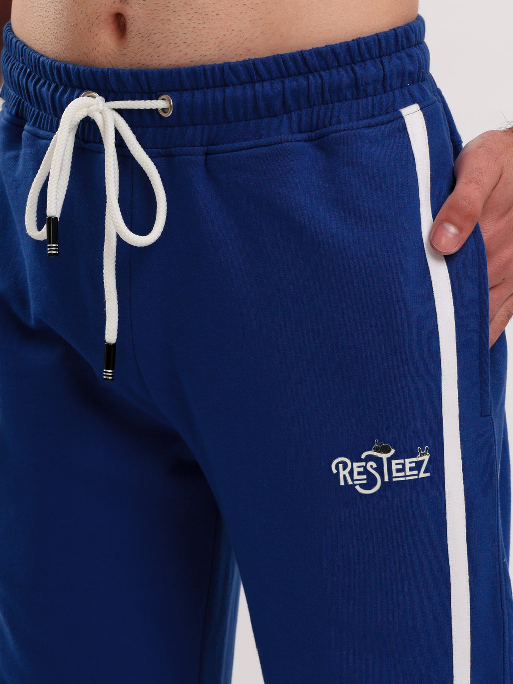 Men Regular Fit Sports Track Pant with Contrast Side Stripe and Drawstring Waist