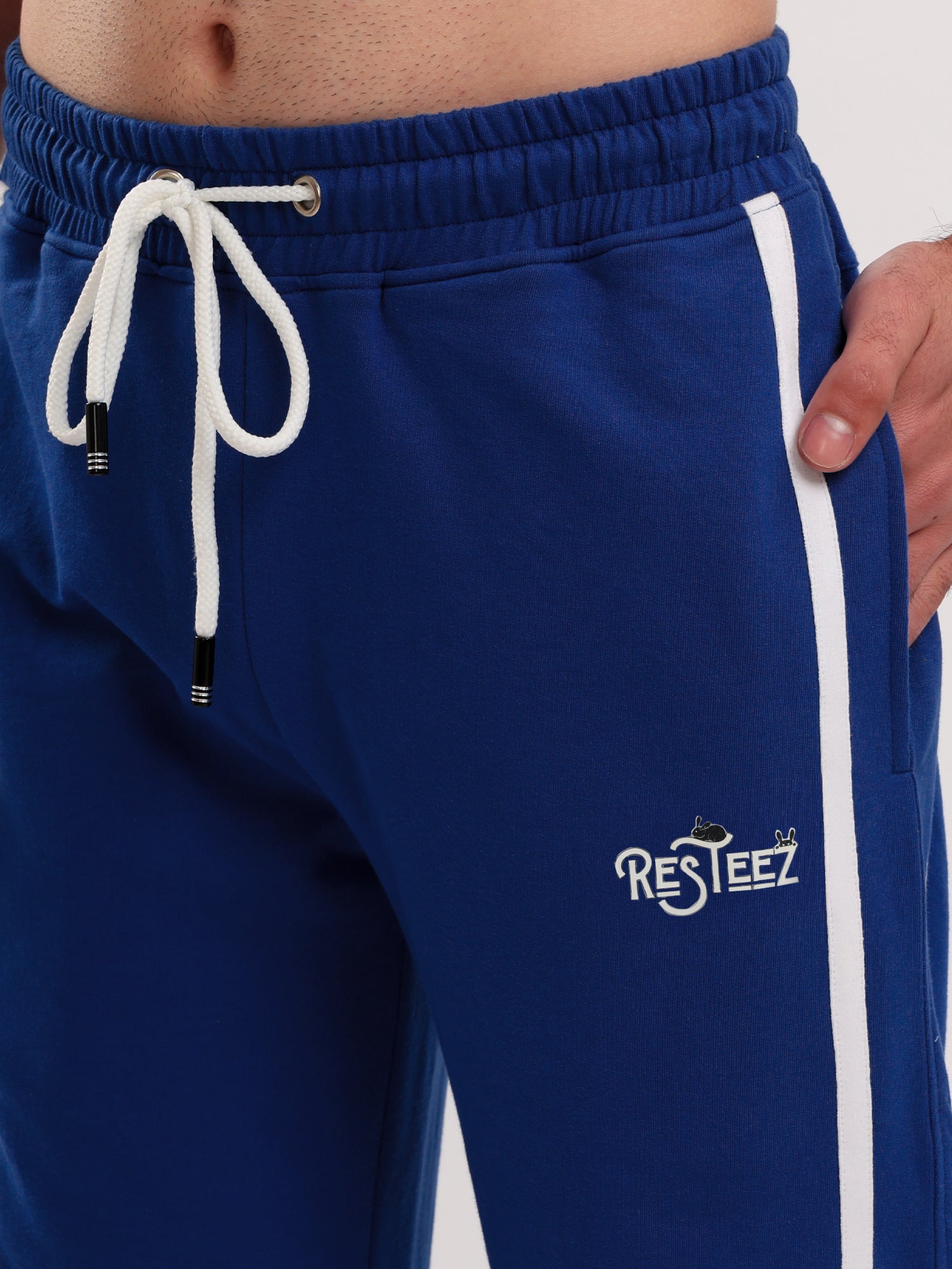 Men Regular Fit Sports Track Pant with Contrast Side Stripe and Drawstring Waist