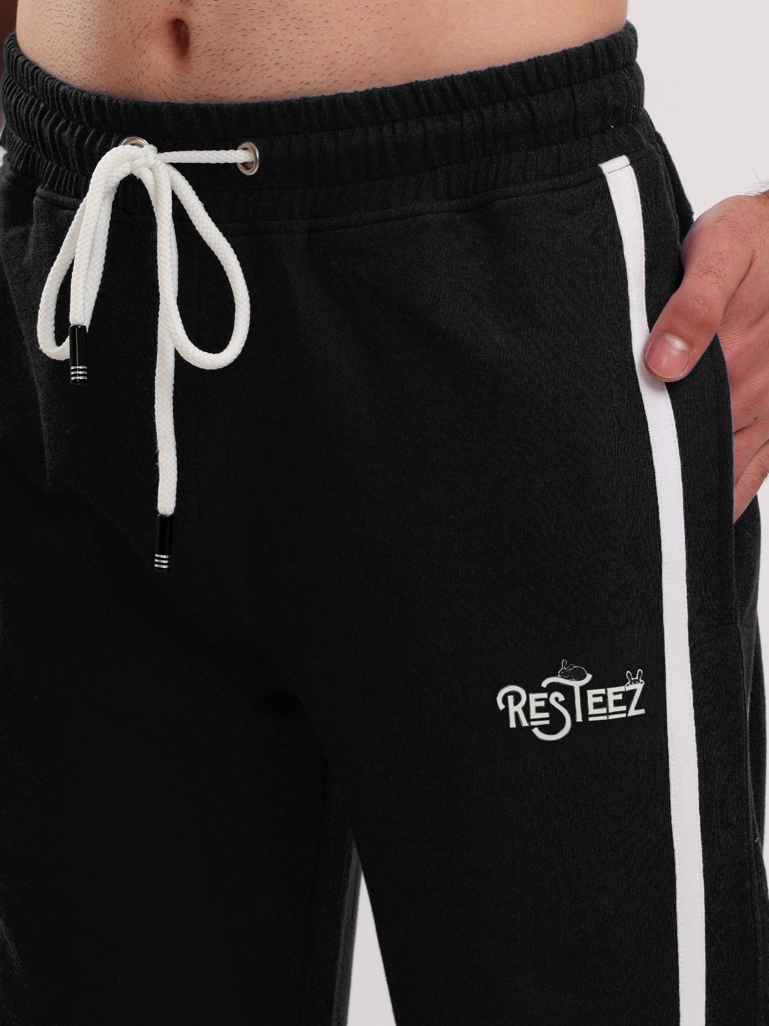 Men Regular Fit Sports Track Pant with Contrast Side Stripe and Drawstring Waist