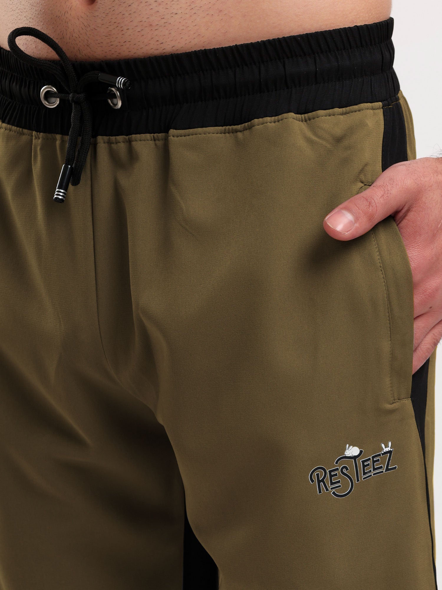 Men Regular Fit Track Pant with Contrast Side Panels and Elastic Waist
