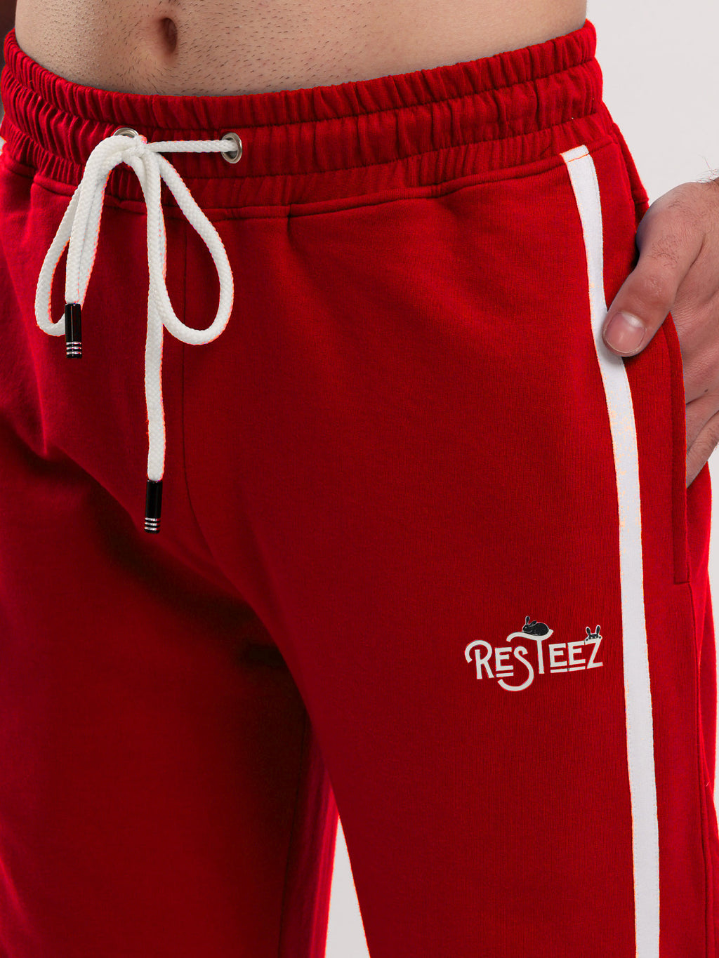 Men Regular Fit Sports Track Pant with Contrast Side Stripe and Drawstring Waist