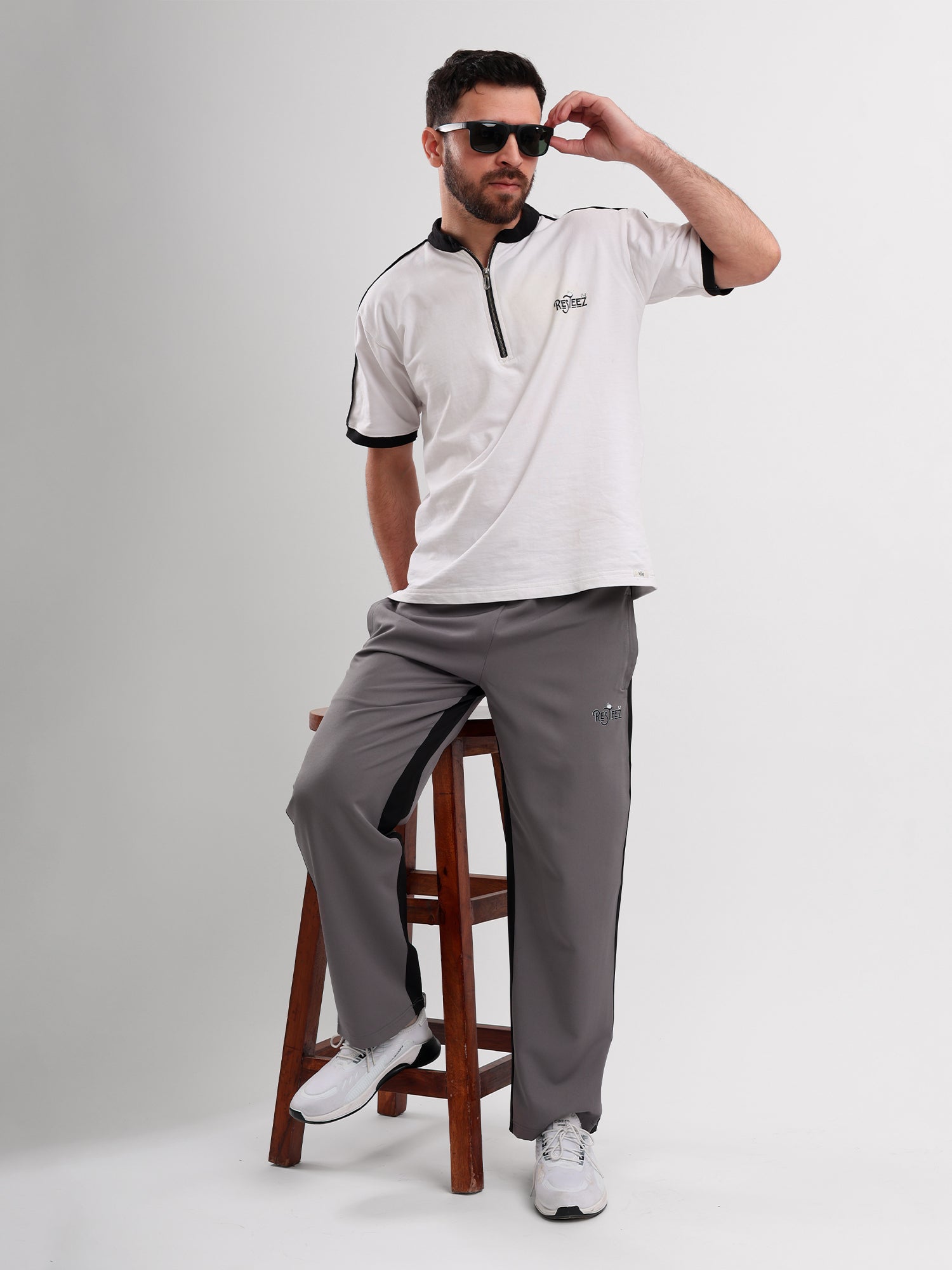 Men Regular Fit Track Pant with Contrast Side Panels and Elastic Waist