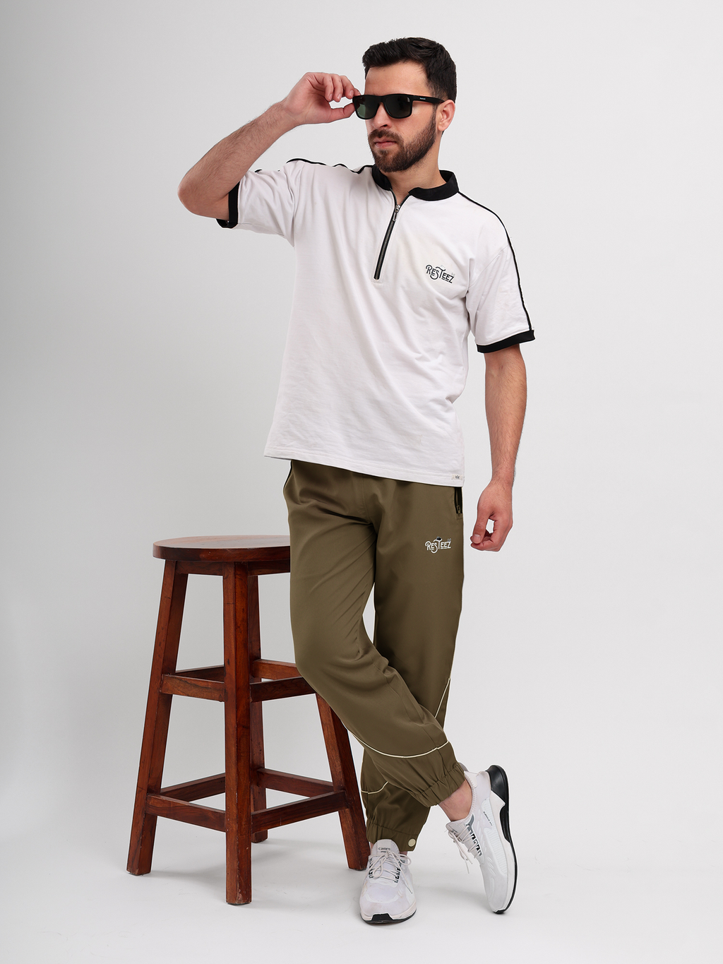 Men Active Jogger Track Pant with Reflective Piping Elastic Cuff and Zip Pockets