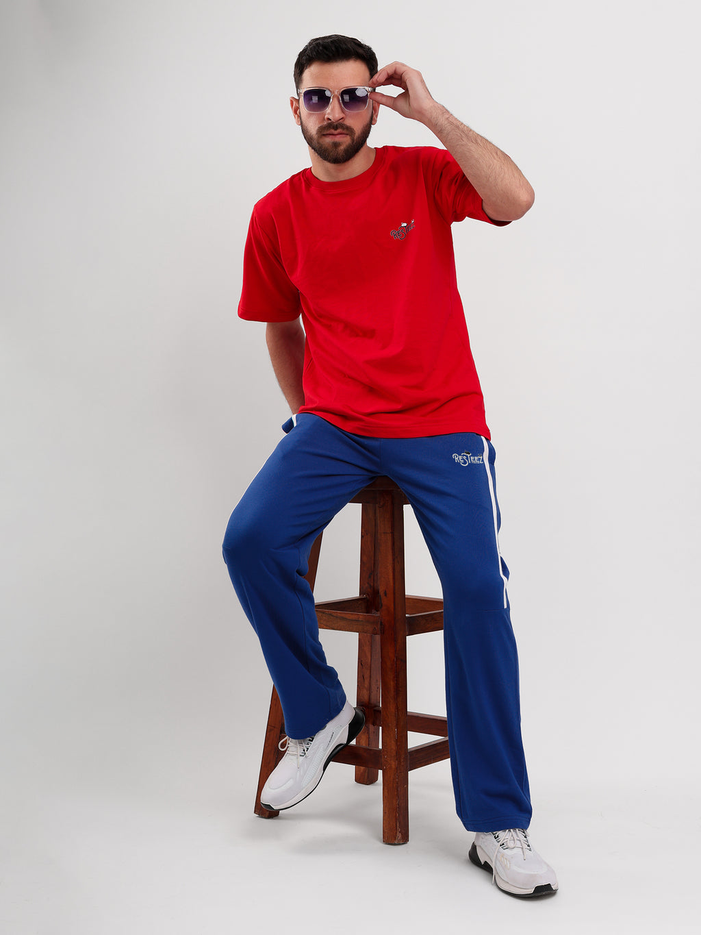 Men Regular Fit Sports Track Pant with Contrast Side Stripe and Drawstring Waist