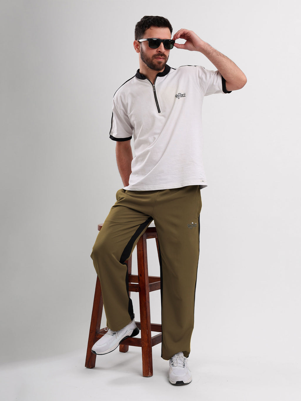 Men Regular Fit Track Pant with Contrast Side Panels and Elastic Waist
